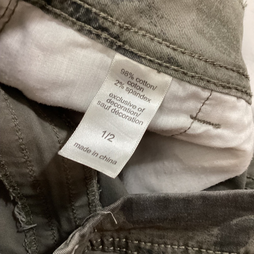 Maurices Women's Size 1/2 Camouflage Print Casual Pants Stretch Cotton Blend - Picture 2 of 9